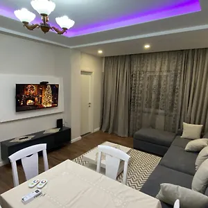 Komatas Modern In Bllok Area Apartamento Tirana