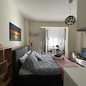Lovely One Bedroom In Apartamento Tirana